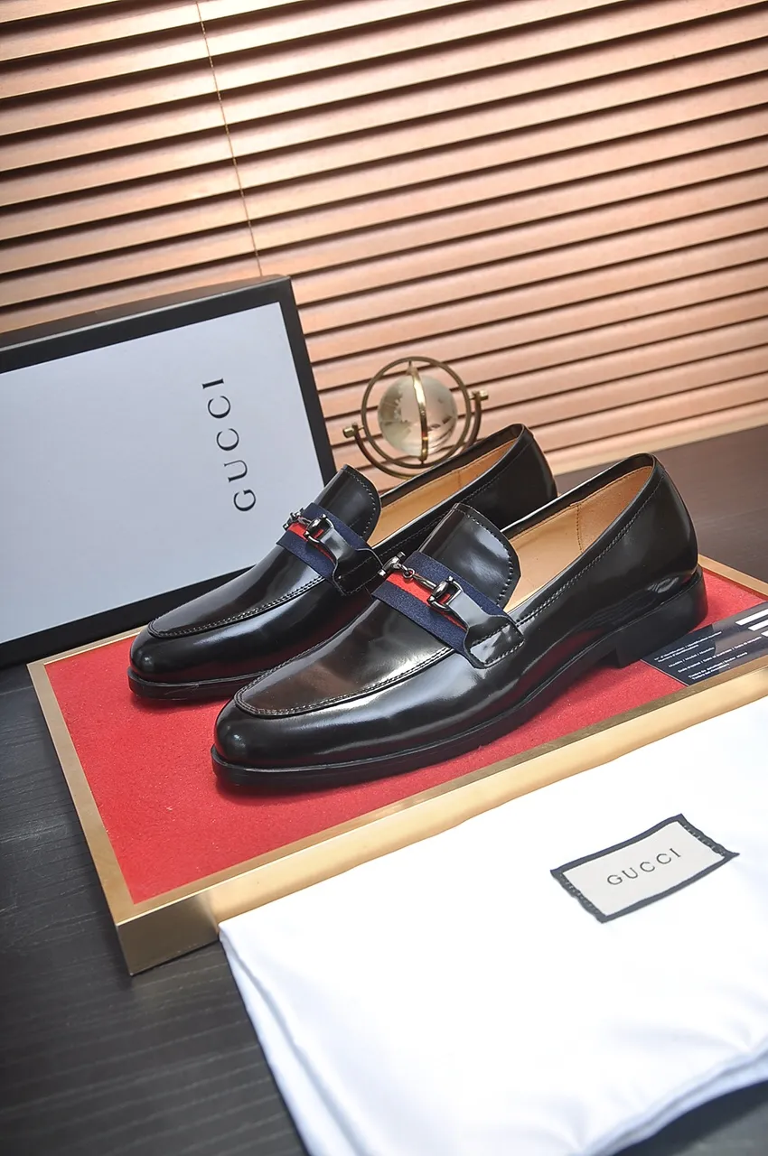 Factory price 540💶Italian top luxury men's shoe giant (GUCCI) (Gucci) (full cowhide lining) new arrival🍃Original European style🔰 Pleasant to the eye😍In order to make the shoes more durable and non-deformable🌀The production continues to follow traditional methods but there is still no lack of innovation💪The original sheepskin is chosen for the leather♻️Smooth, natural and exceptionally bright⭐Made of imported cowhide The rich man’s first choice 38-45 (45 customized)